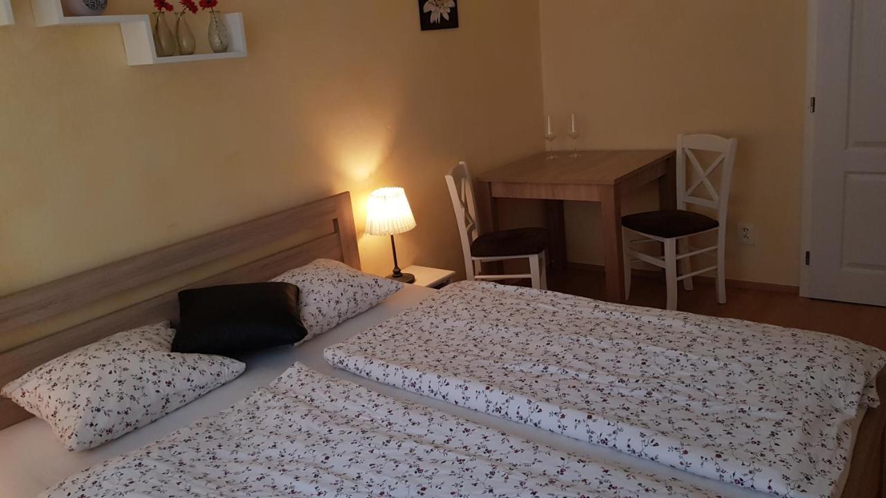 Apartman Lotos Mikulov Exterior foto